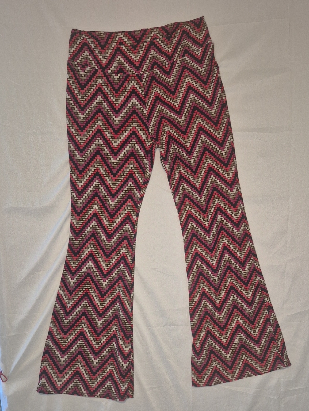 Chevron Pattern Stretch Flare Pants in Pink and Black